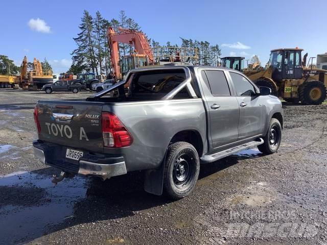 Toyota HiLux 픽업/드롭사이드