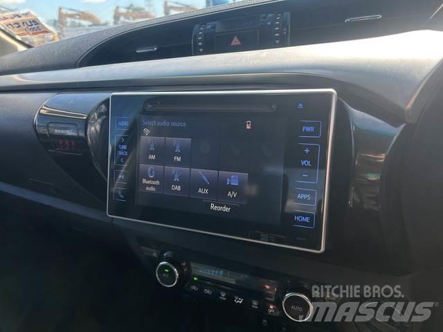 Toyota HiLux 픽업/드롭사이드