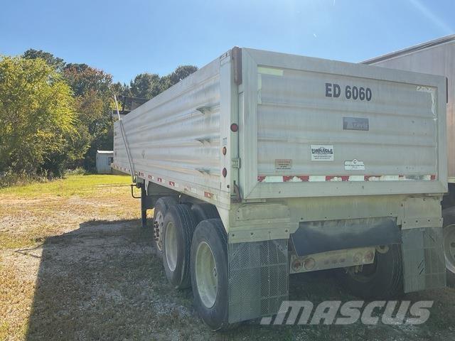 Travis  티퍼 트레일러