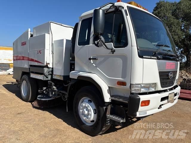 UD 3300 청소 트럭