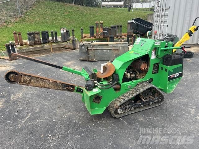 Vermeer RTX250 트렌처