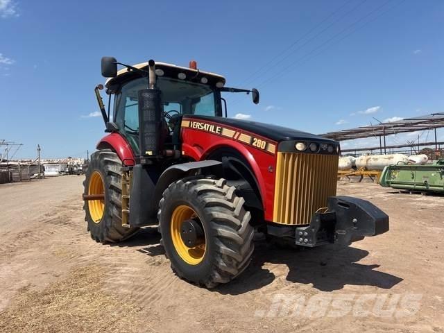 Versatile 260 트랙터
