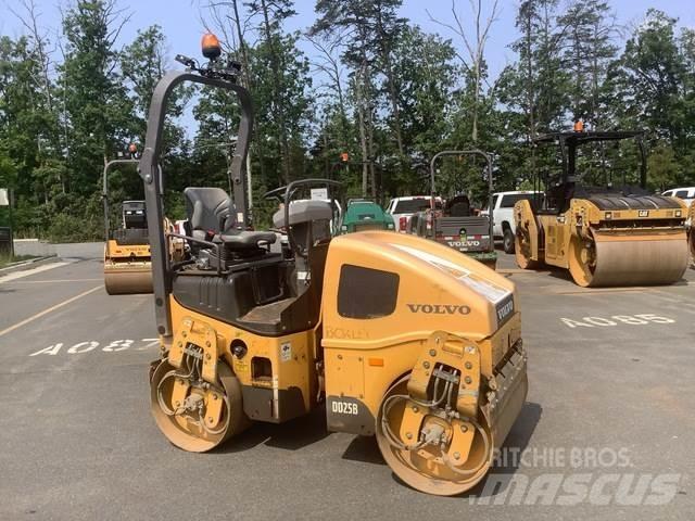 Volvo DD25B 트윈 드럼 롤러