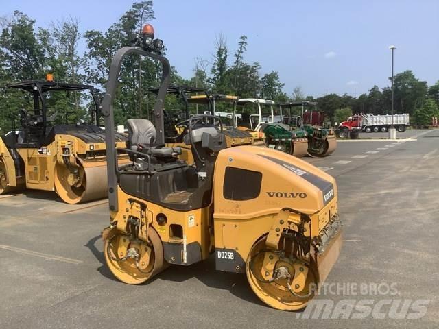 Volvo DD25B 트윈 드럼 롤러