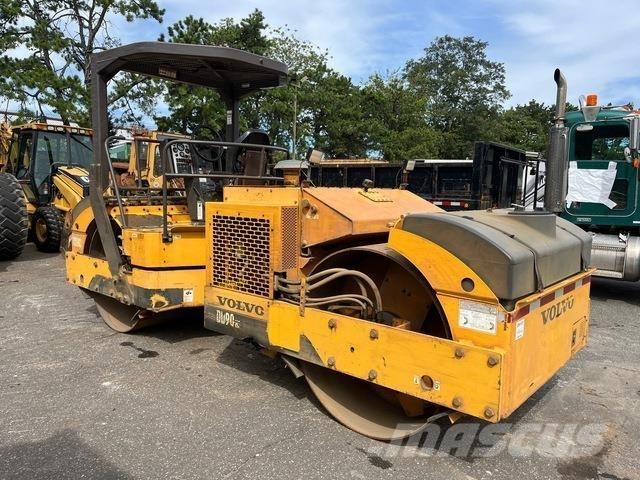 Volvo DD90HF 트윈 드럼 롤러
