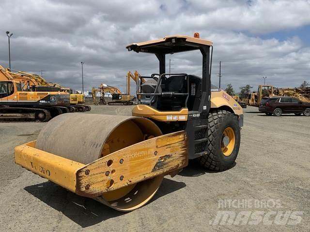 Volvo SD115 싱글 드럼 롤러