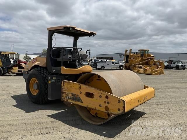 Volvo SD115 싱글 드럼 롤러