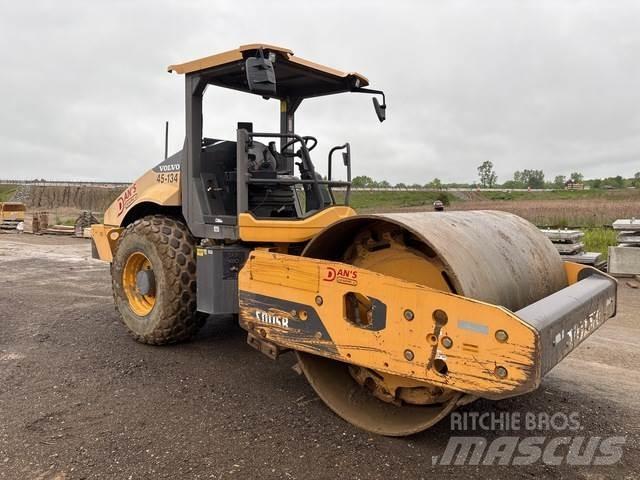 Volvo SD115B 싱글 드럼 롤러