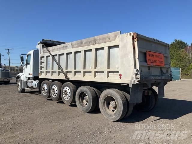 Volvo VHD 덤프 트럭