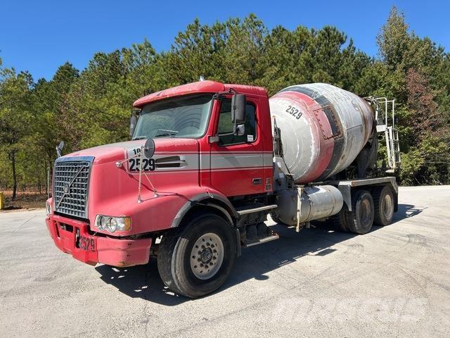 Volvo VHD64B 기타 트럭