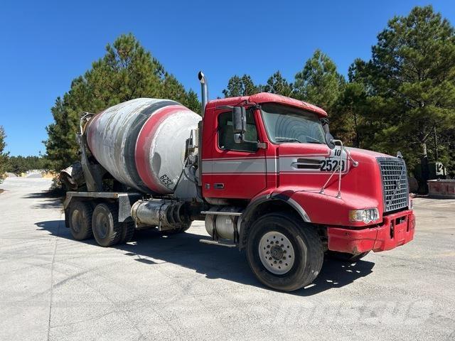 Volvo VHD64B 기타 트럭