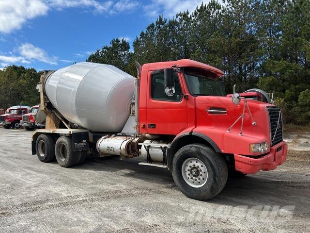 Volvo VHD64B 기타 트럭