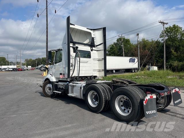 Volvo VNL 300 트랙터 유닛