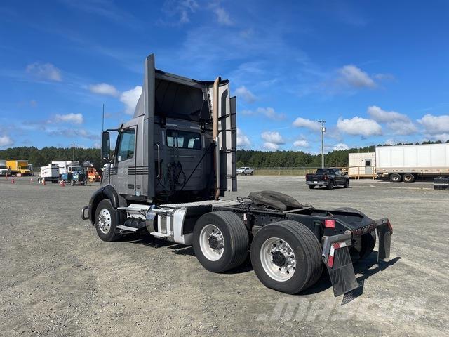 Volvo VNL 300 트랙터 유닛