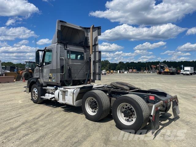 Volvo VNL 300 트랙터 유닛
