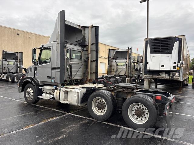 Volvo VNL 300 트랙터 유닛