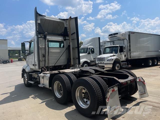 Volvo VNL300 트랙터 유닛