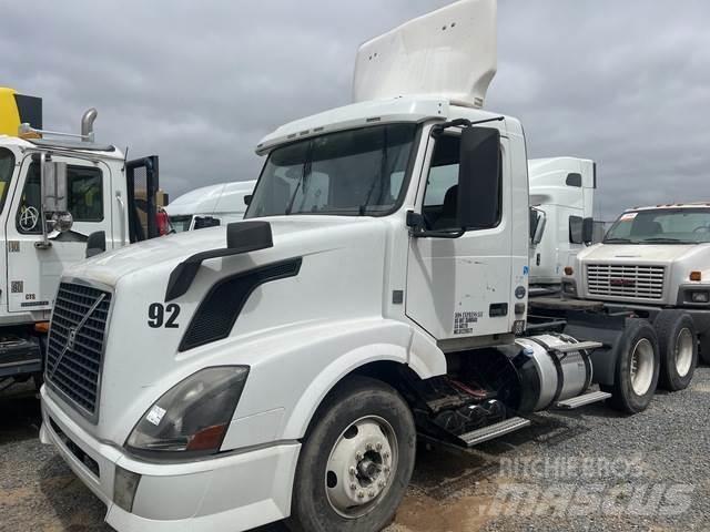 Volvo VNL64 트랙터 유닛