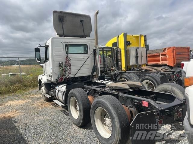 Volvo VNL64 트랙터 유닛