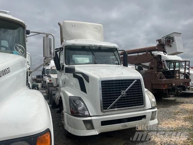 Volvo VNL64 트랙터 유닛