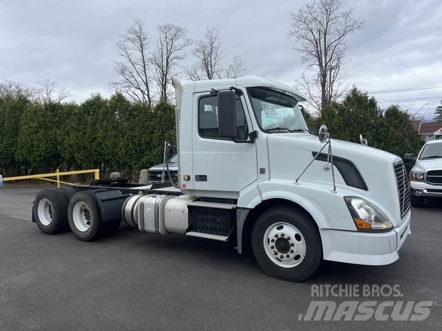 Volvo VNL64T 트랙터 유닛