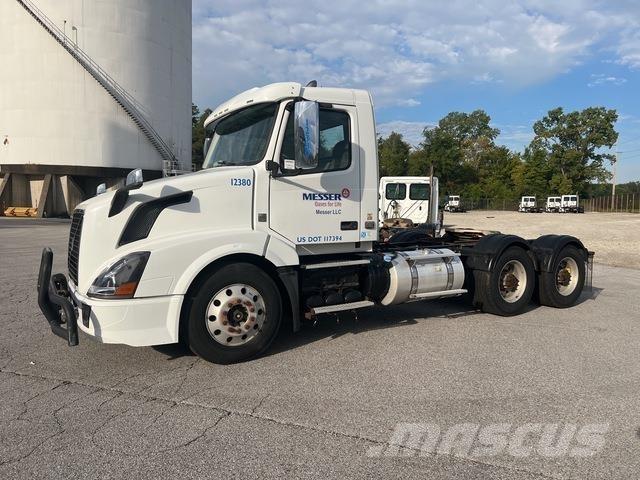 Volvo VNL64T 트랙터 유닛