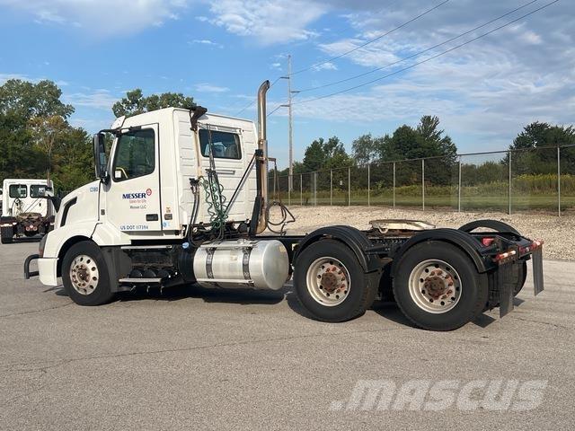 Volvo VNL64T 트랙터 유닛