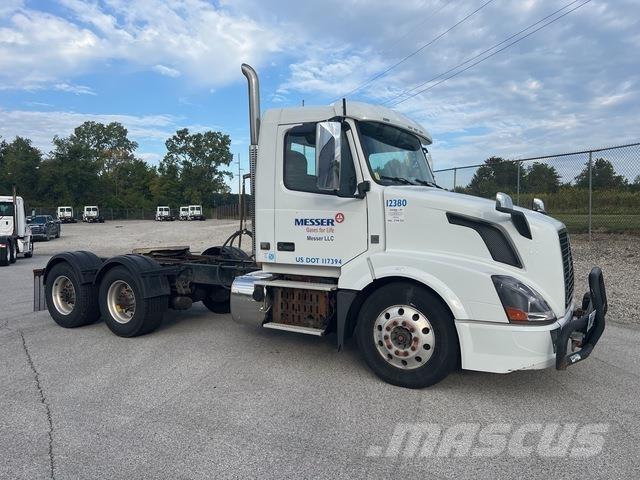 Volvo VNL64T 트랙터 유닛