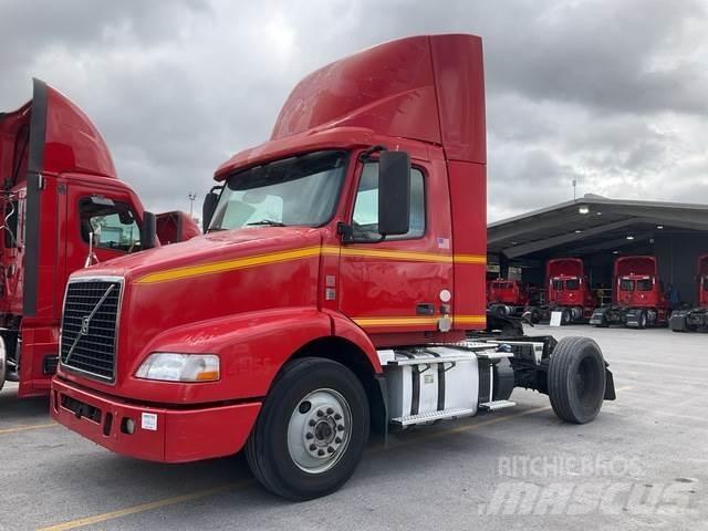 Volvo VNM 트랙터 유닛