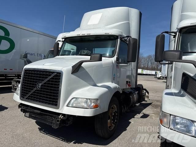 Volvo VNM 트랙터 유닛
