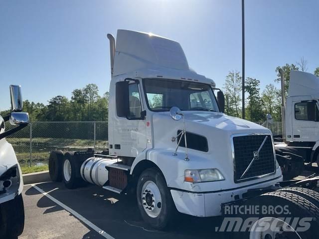 Volvo VNM 트랙터 유닛