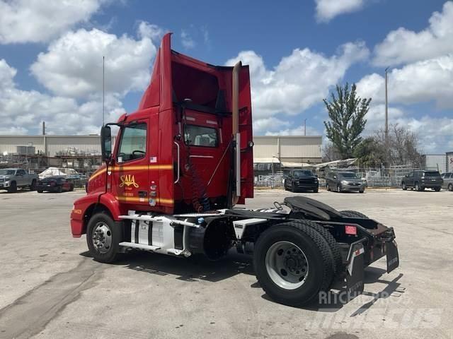 Volvo VNM 트랙터 유닛