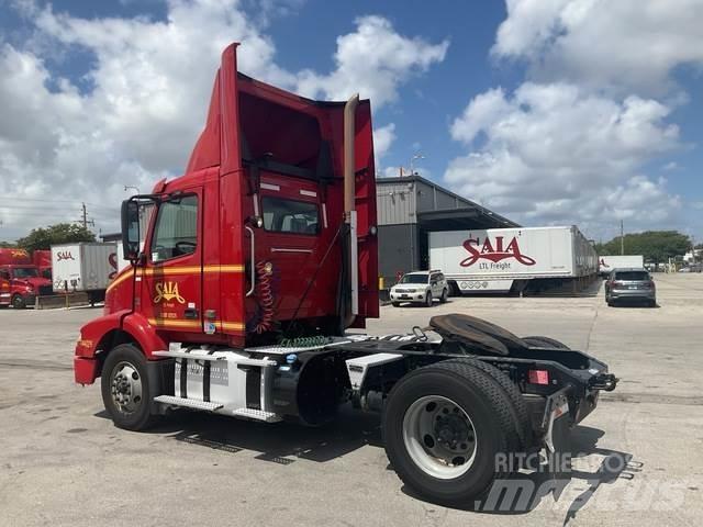 Volvo VNM 트랙터 유닛