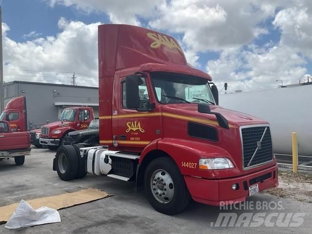 Volvo VNM 트랙터 유닛
