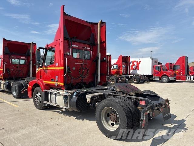 Volvo VNM 트랙터 유닛