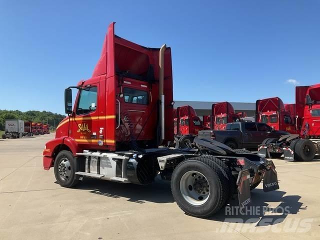Volvo VNM 트랙터 유닛