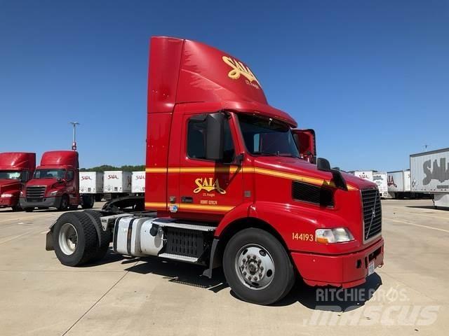 Volvo VNM 트랙터 유닛