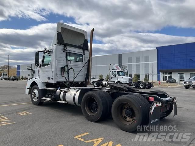 Volvo VNM 트랙터 유닛