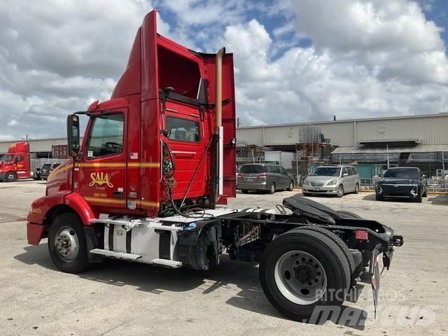 Volvo VNM 트랙터 유닛