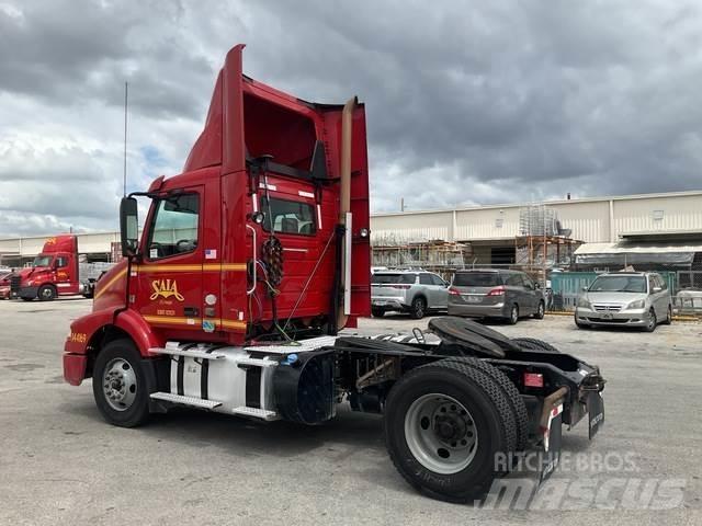 Volvo VNM 트랙터 유닛