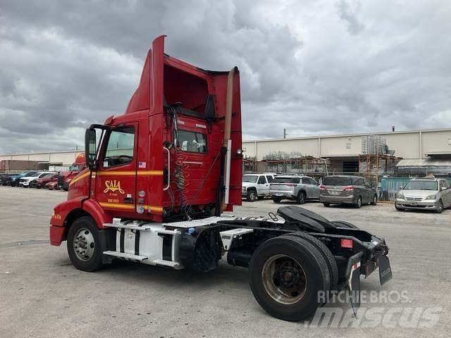Volvo VNM 트랙터 유닛