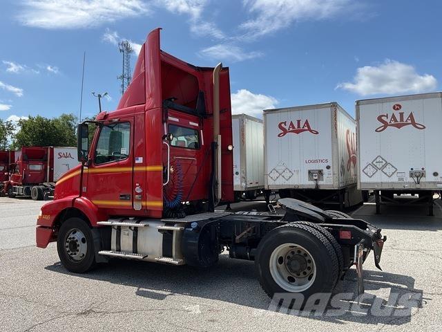 Volvo VNM 트랙터 유닛