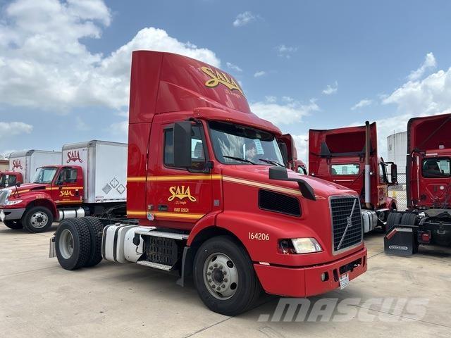 Volvo VNM 트랙터 유닛