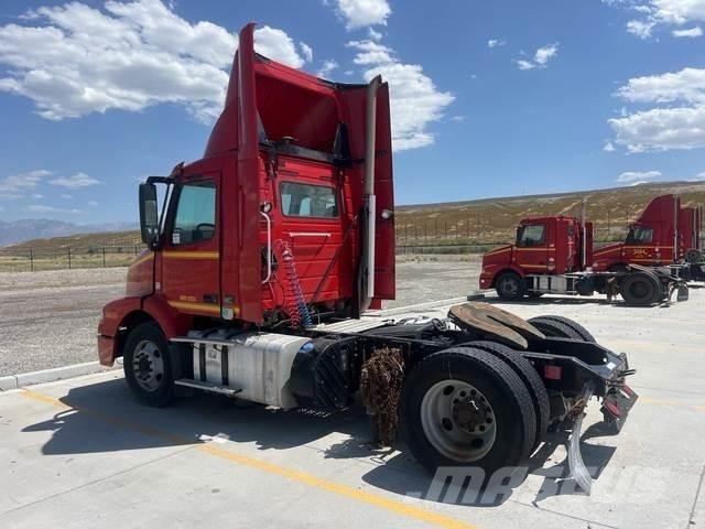 Volvo VNM 트랙터 유닛