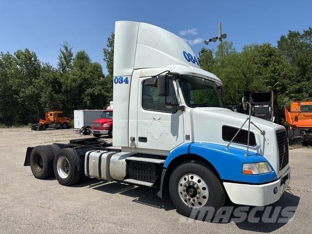 Volvo VNM 트랙터 유닛