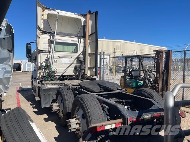 Volvo VNM 트랙터 유닛