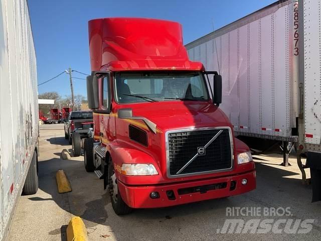 Volvo VNM42T 트랙터 유닛