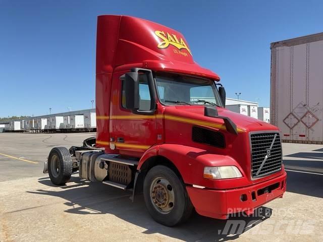 Volvo VNM42T 트랙터 유닛