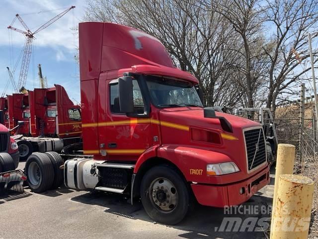 Volvo VNM42T 트랙터 유닛