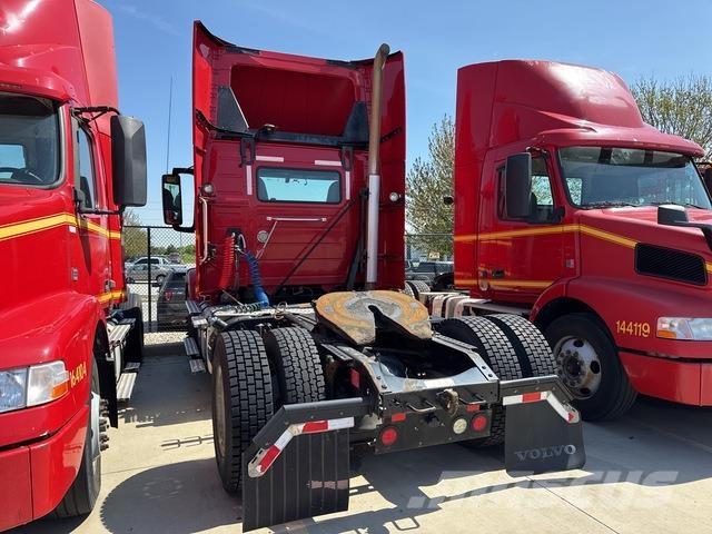 Volvo VNM42T 트랙터 유닛